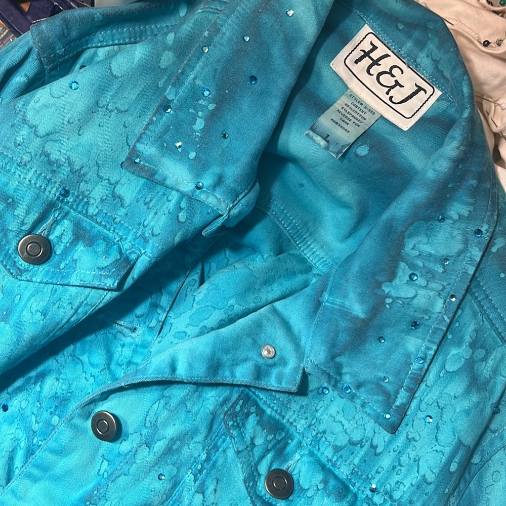 H&J turquoise jean jacket style w sequins & cool pattern